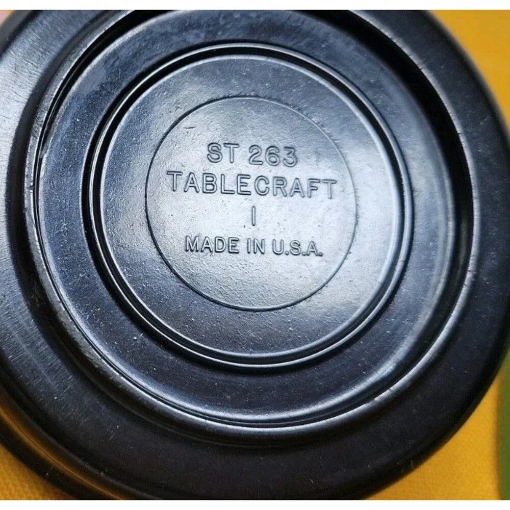 Pair of VTG Ashtrays Tablecraft 263 GES-Line 351 Plastic MCM smoking cigarette